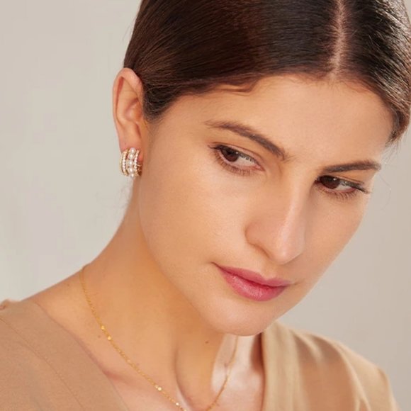 NEW 18K Gold Plated Pearl Diamond Hoop Earrings - Picture 3 of 7